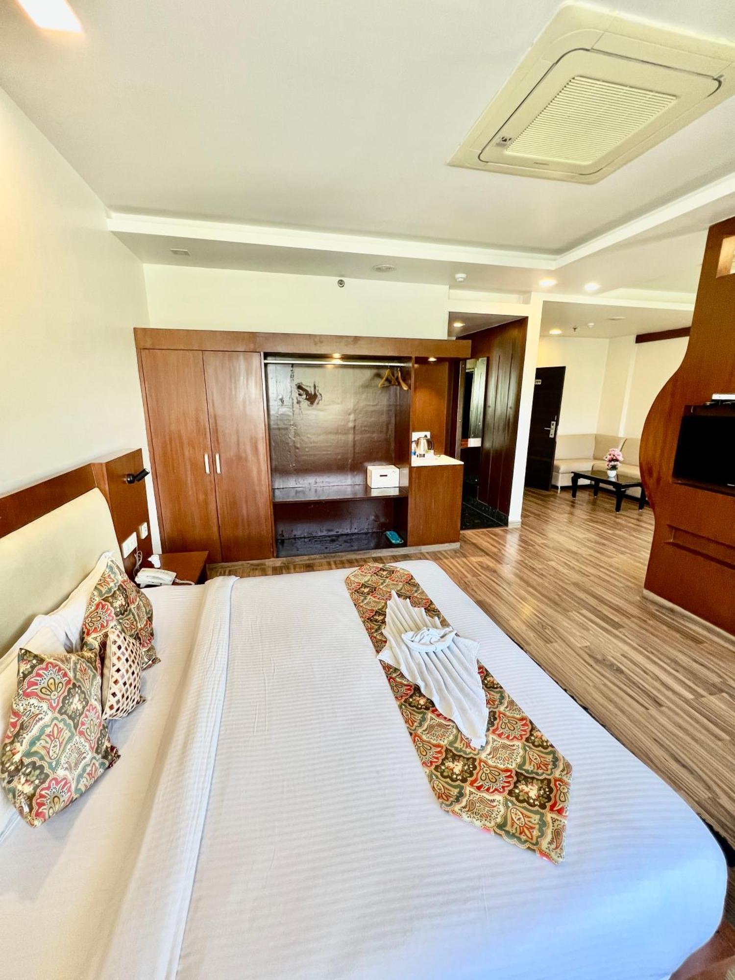 Sea Hawk - Luxury Hill Resort 4 Mins From Bhimtal Lake Zewnętrze zdjęcie