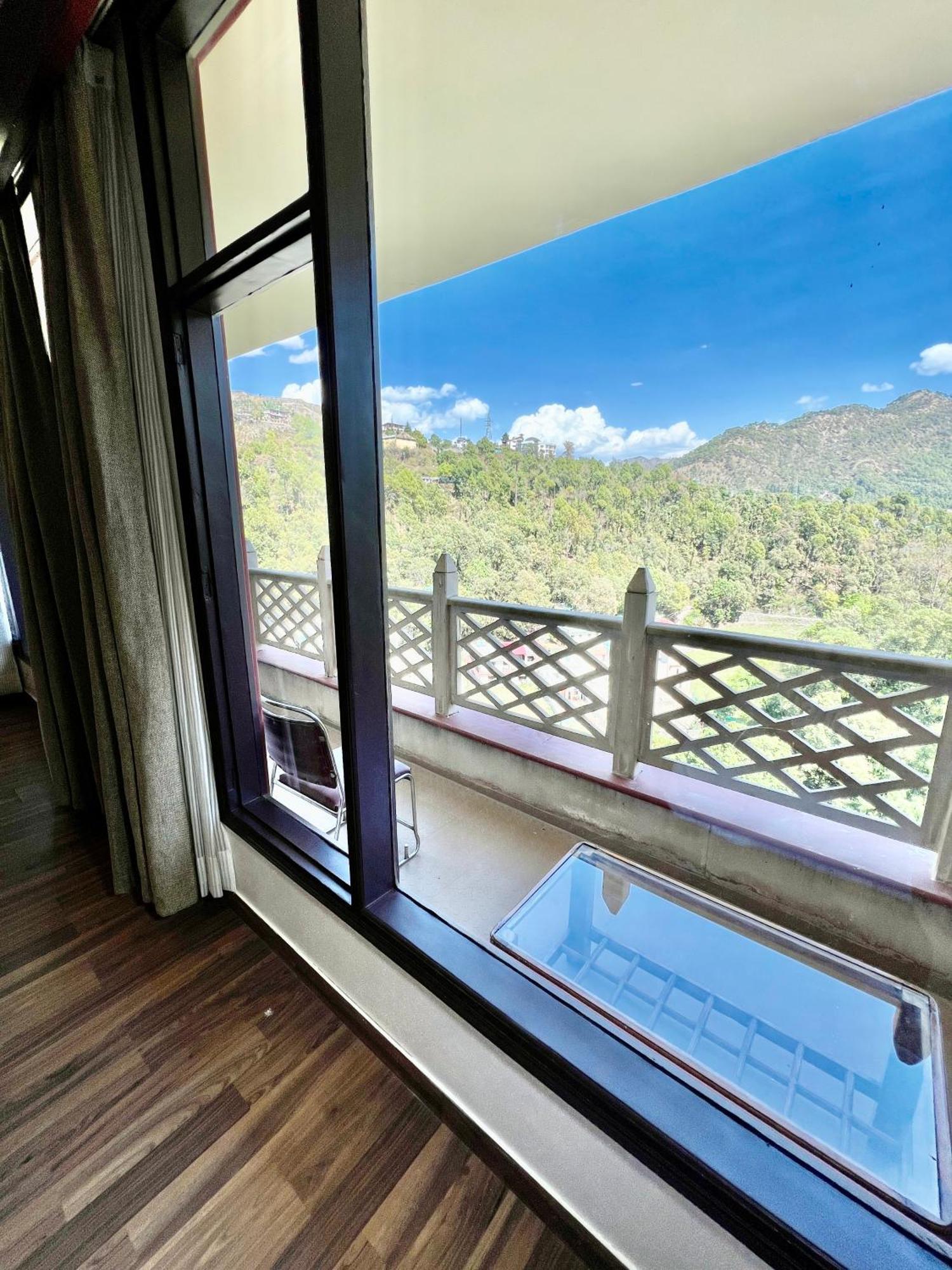 Sea Hawk - Luxury Hill Resort 4 Mins From Bhimtal Lake Zewnętrze zdjęcie