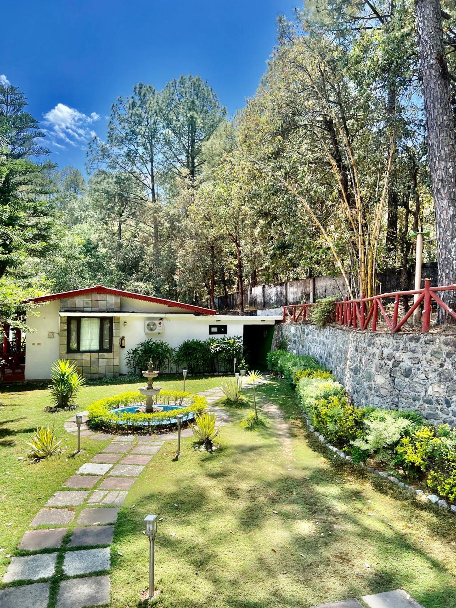 Sea Hawk - Luxury Hill Resort 4 Mins From Bhimtal Lake Zewnętrze zdjęcie