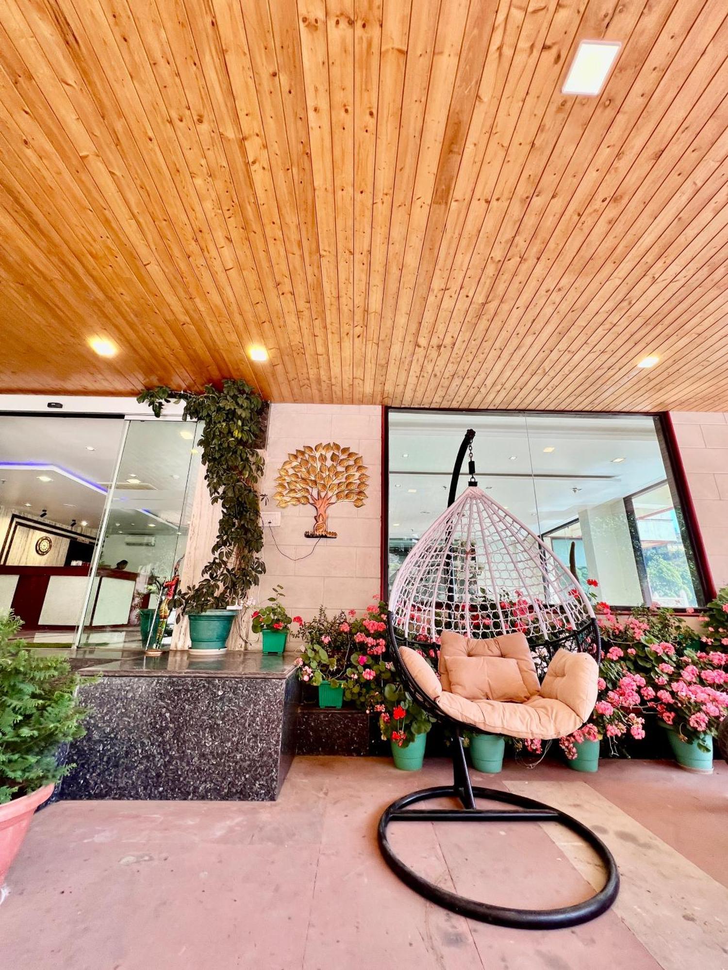 Sea Hawk - Luxury Hill Resort 4 Mins From Bhimtal Lake Zewnętrze zdjęcie