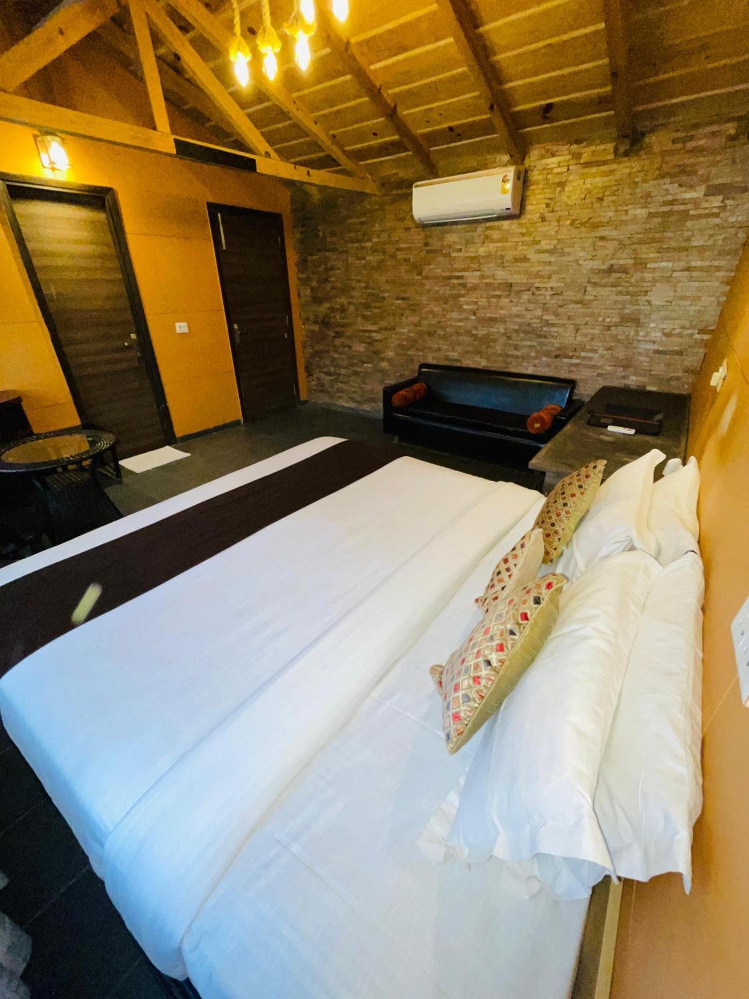 Sea Hawk - Luxury Hill Resort 4 Mins From Bhimtal Lake Pokój zdjęcie